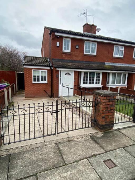 2 Bed House Sleeps 4-5 Liverpool Exterior foto