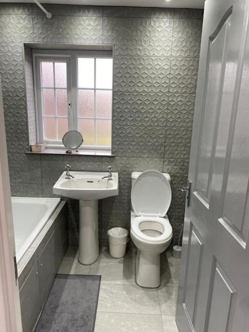 2 Bed House Sleeps 4-5 Liverpool Exterior foto