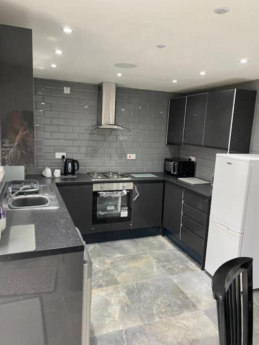 2 Bed House Sleeps 4-5 Liverpool Exterior foto